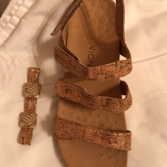 Vionic Amber Gold Cork adjustable sandals - Picture 3 of 5